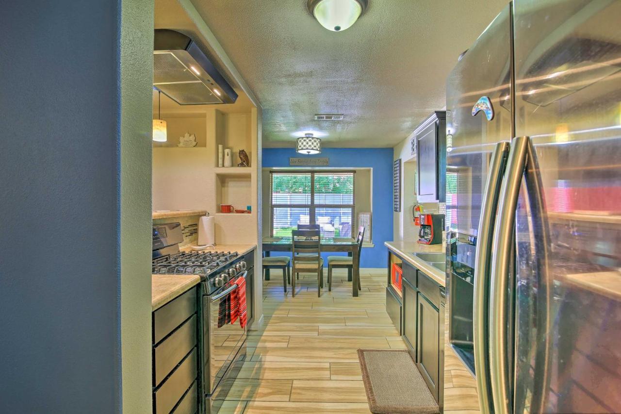 San Antonio Oasis With Hot Tub, Pool And Outdoor Bar! Βίλα Εξωτερικό φωτογραφία